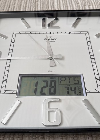 Gri Dijital ve Analog Duvar Saati - Görsel 3