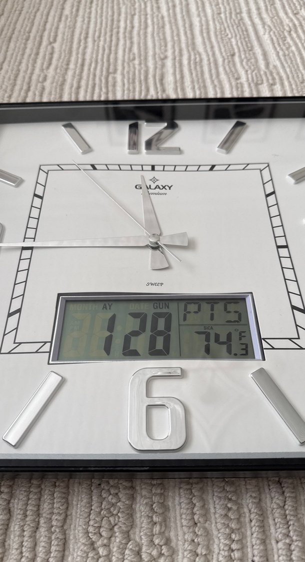 Gri Dijital ve Analog Duvar Saati - Görsel 3