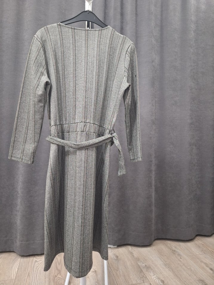 Gri Çizgili V Yaka Kemerli Mini Elbise - Görsel 3