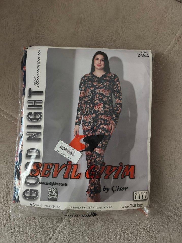 Çiçek Desenli Yumuşacık Pijama Takımı - Görsel 2