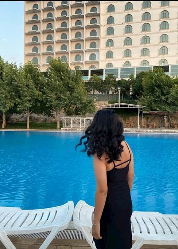 Siyah Drapeli İnce Askılı Midi Elbise