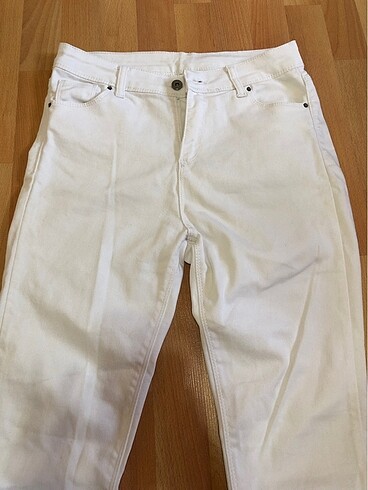 Kadın beyaz jeans