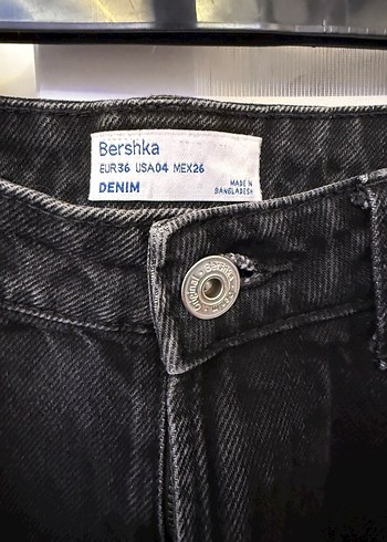 Siyah Kemerli Rahat Kesim Kadın Kot Pantolon - Görsel 3