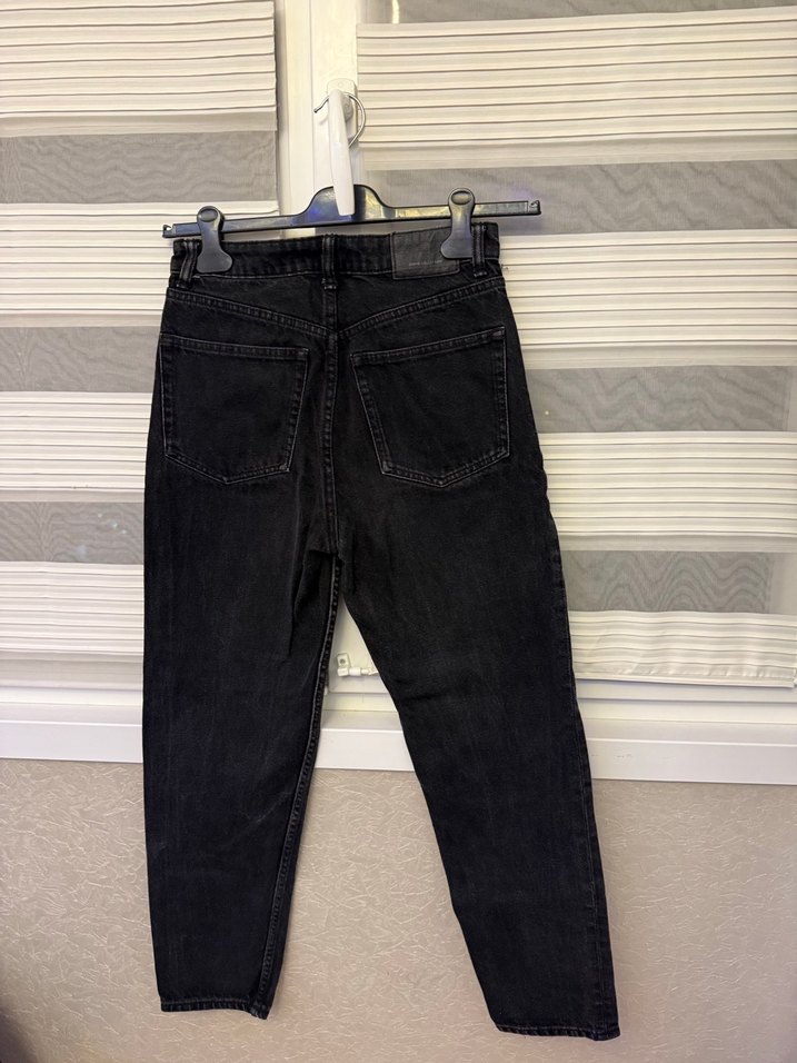 Siyah Kemerli Rahat Kesim Kadın Kot Pantolon - Görsel 2