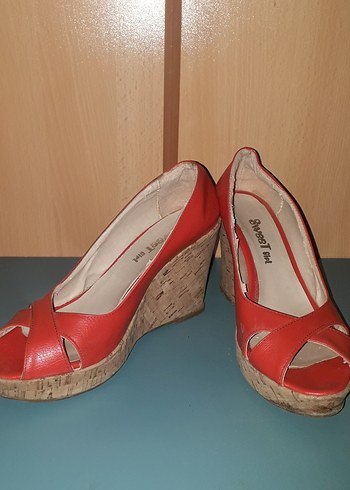 Kırmızı Deri Dolgu Topuklu Kadın Ayakkabı - Görsel 2