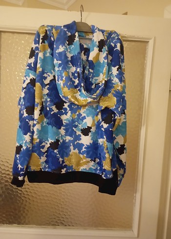 Kadın Mavi Batik Desenli Kapüşonlu Sweatshirt - Görsel 2