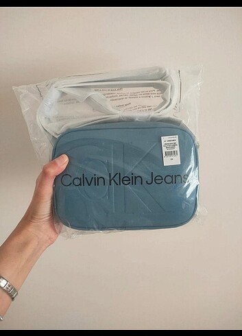  Beden Calvin klein kadın askılı çanta 