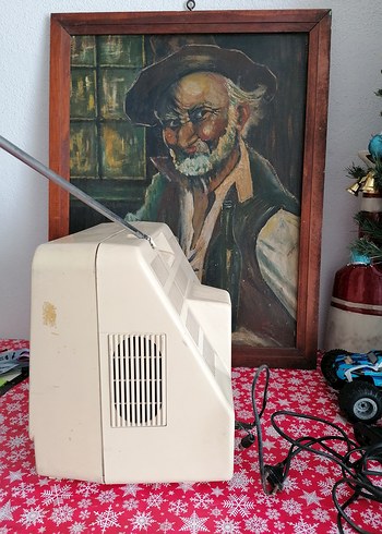 Beyaz Retro Monitör tv
ÜRÜNÜ SATIN ALMAYINIZ  - Görsel 3