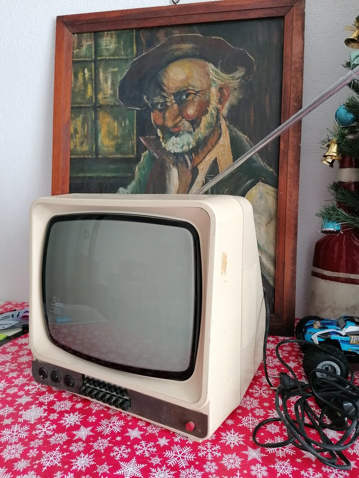 Beyaz Retro Monitör tv
ÜRÜNÜ SATIN ALMAYINIZ  - Görsel 2