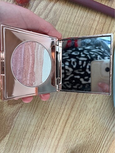  Beden W7 higlight blush