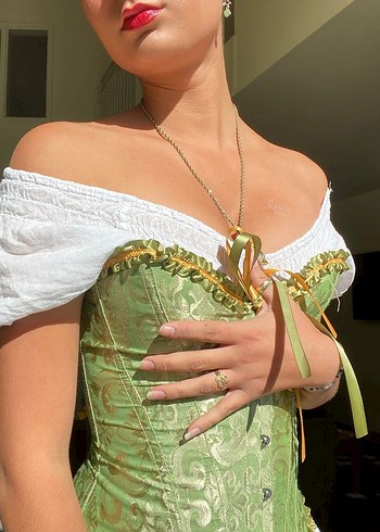 pinterest stil yesil korse bustiyer - Görsel 2