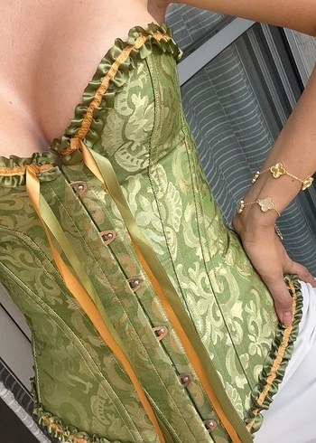 pinterest stil yesil korse bustiyer - Görsel 3