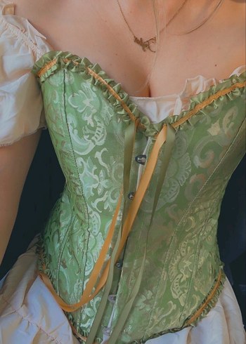 pinterest stil yesil korse bustiyer - Görsel 2