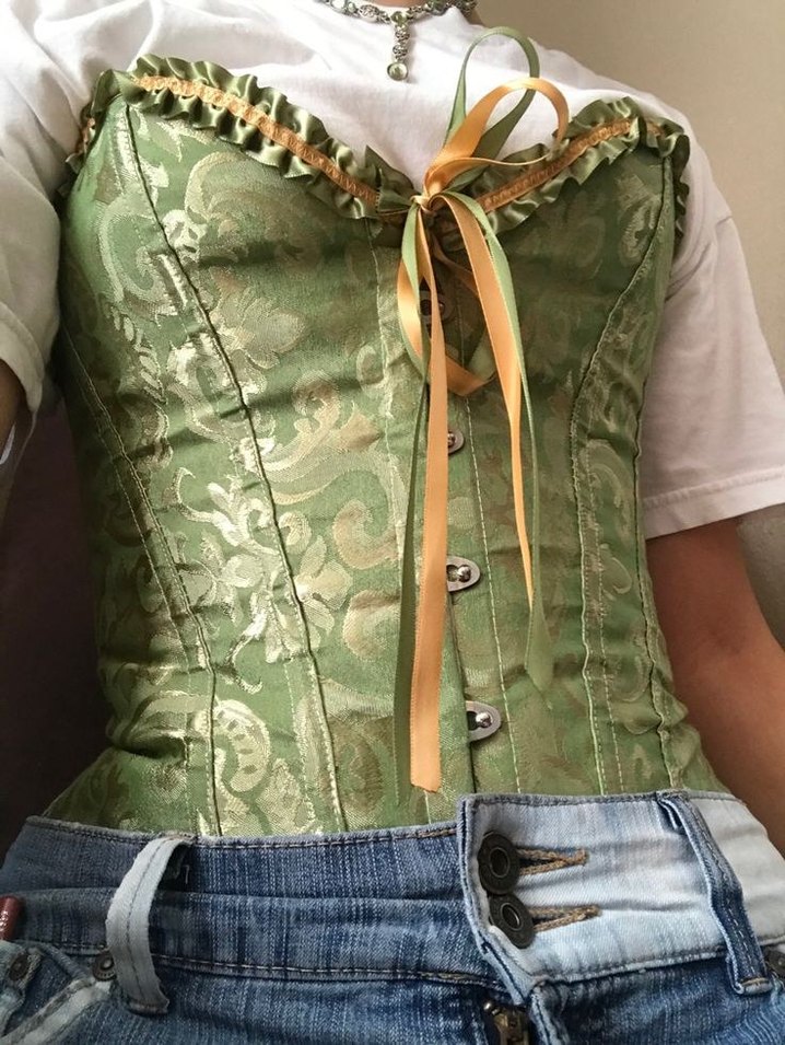 pinterest stil yesil korse bustiyer - Görsel 3