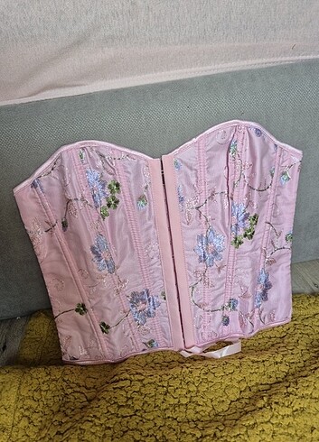 Nakisli pembe bustiyer