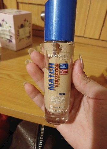 Rimmel London Match Perfection Fondöten