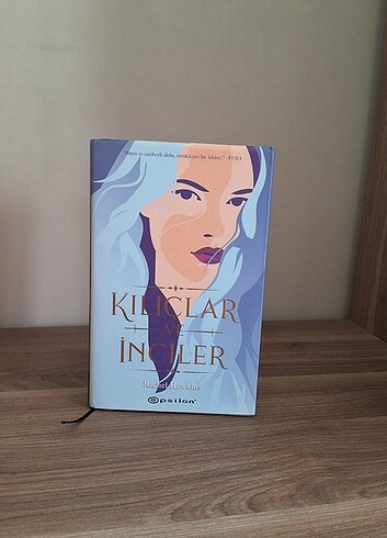 Kılıçlar ve inciler Rachel Hawkins