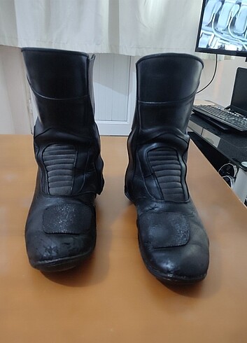 Kislik motosiklet botu suya dayaniklidir. - Görsel 2