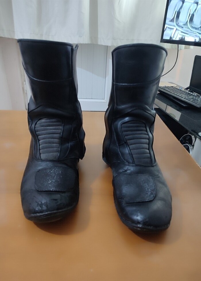 Kislik motosiklet botu suya dayaniklidir.  - Görsel 2