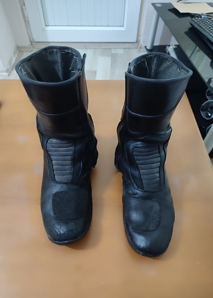 Kislik motosiklet botu suya dayaniklidir.  - Görsel 4