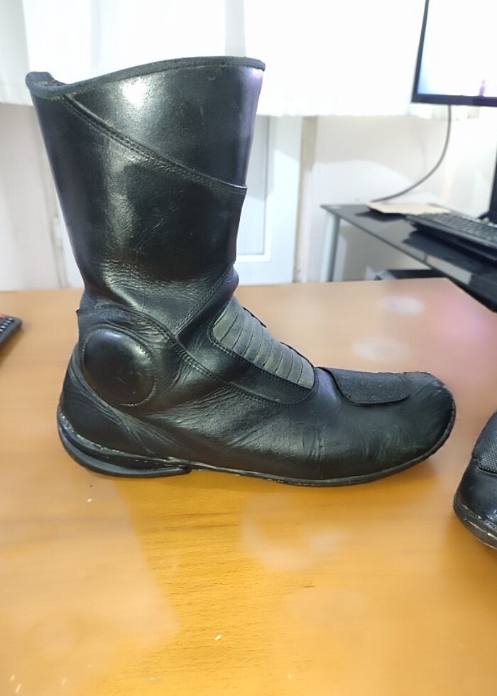 Kislik motosiklet botu suya dayaniklidir.  - Görsel 5