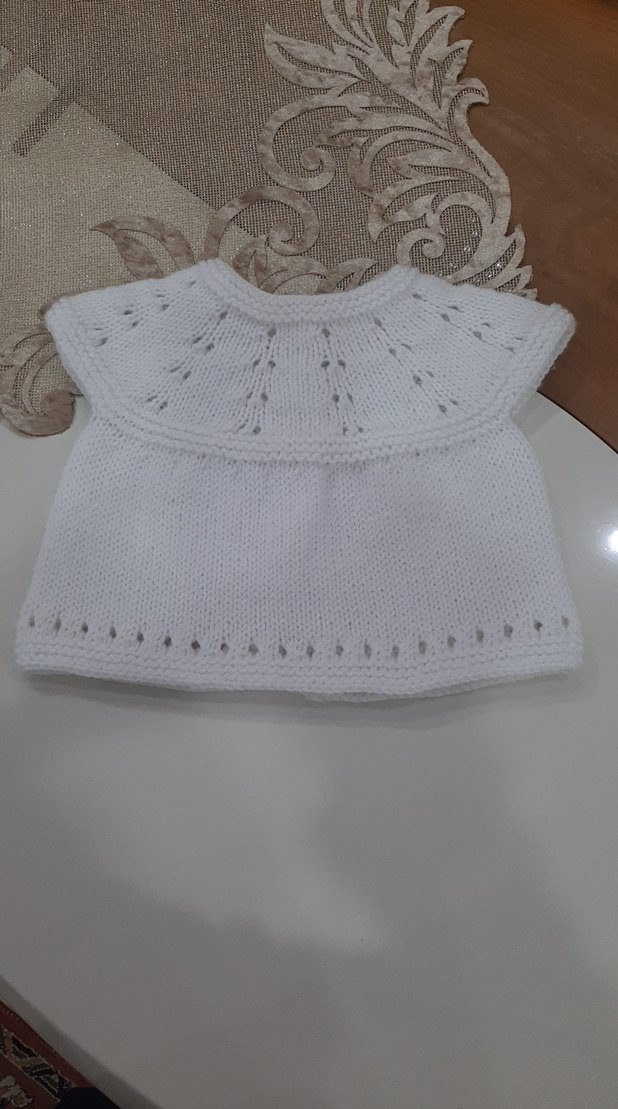 Kız Çocuk Beyaz Örgü Kolsuz Hırka - Görsel 3