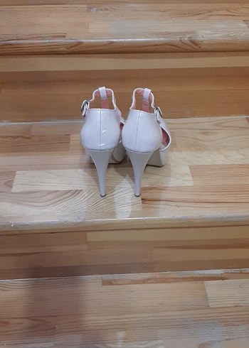 Beyaz Rugan Stiletto Tokalı Abiye Ayakkabı - Görsel 4