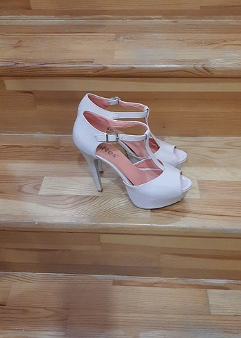 Beyaz Rugan Stiletto Tokalı Abiye Ayakkabı - Görsel 3