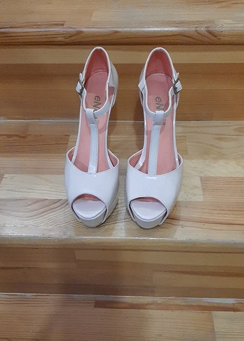 Beyaz Rugan Stiletto Tokalı Abiye Ayakkabı - Görsel 2