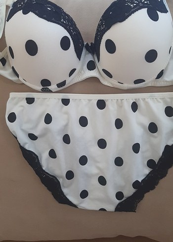 Puantiye Desenli Beyaz Sütyen ve Külot Takımı - Görsel 3