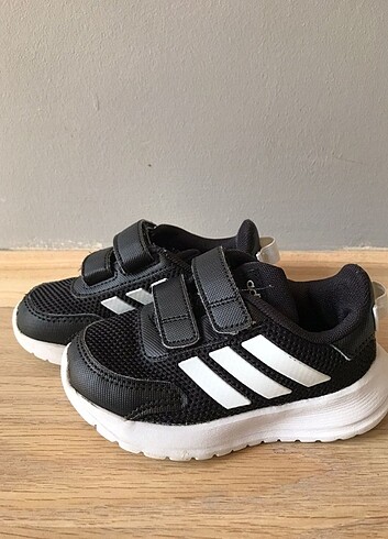 23 Beden siyah Renk Adidas 23 numara orjinal spor ayakkabı