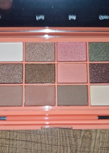 Revolution chocolate and peaches far paleti - Görsel 2