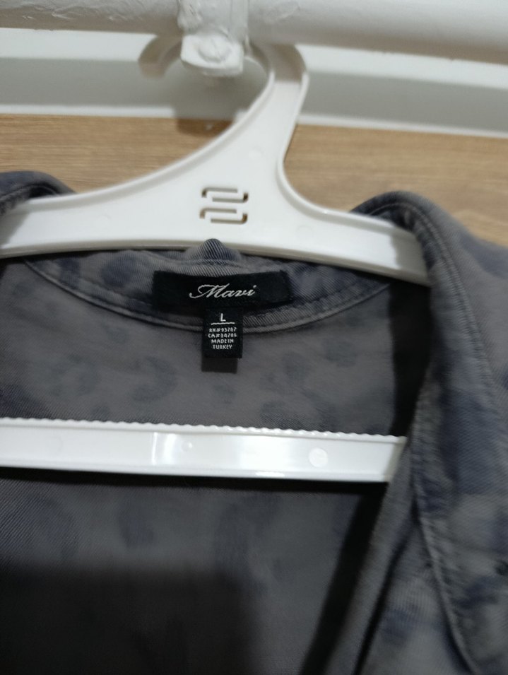 Gri Düğmeli Uzun Kollu Gömlek - Görsel 3