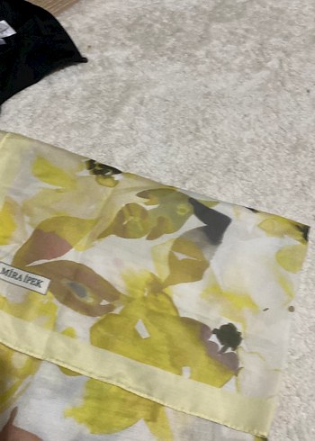 Sarı Baskılı Kadın Şal MiRAiPEK - Görsel 3