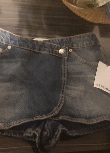 Bershka sort etek