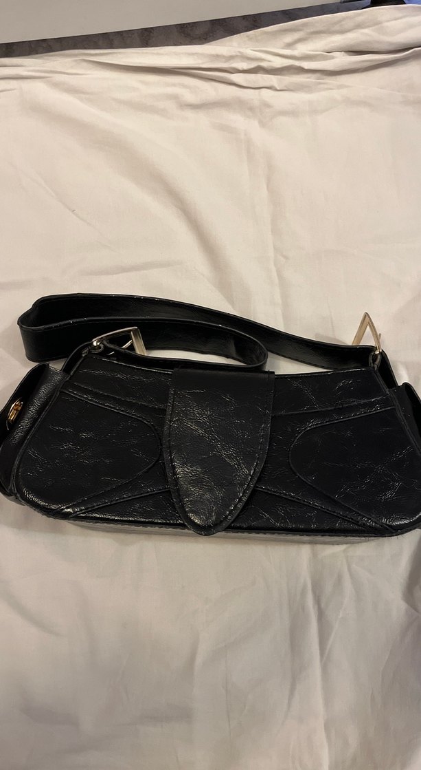 Kemer Detaylı Siyah Deri Gotik Kadın Çanta - Görsel 2