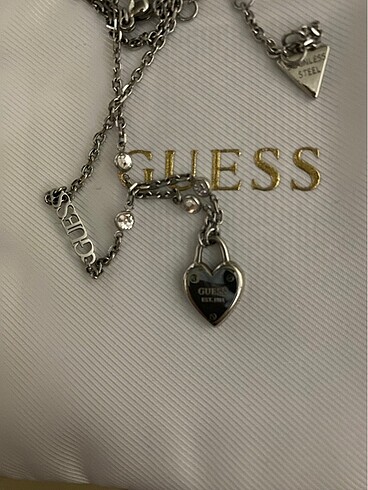 Guess kalp kolye