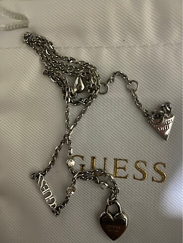 Guess Guess kalp kolye