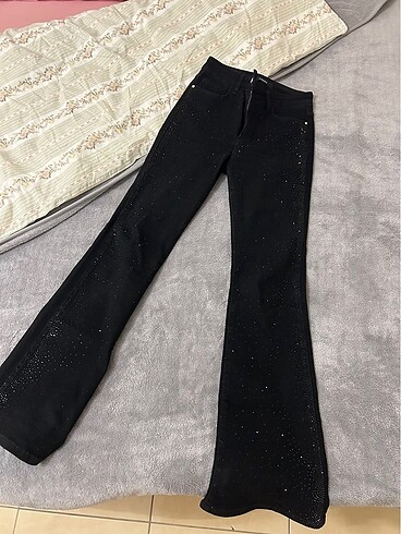 siyah taşlı pantalon
