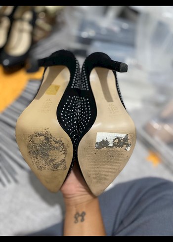 Boncuk Detaylı Siyah Stiletto Topuklu Ayakkabı - Görsel 3