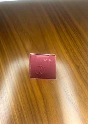  Beden pembe Renk Rare Beauty Lip Gloss (Flickle)