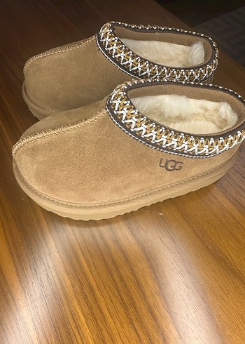 UGG ÇOCUK AYAKKABI 25 NUMARA