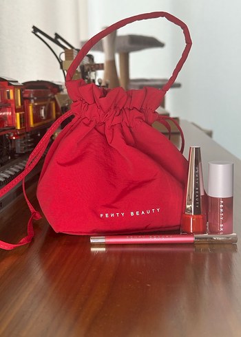 Fenty Beauty Cherry Mouth Dudak Seti - Görsel 3