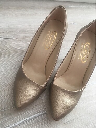 Stilettoo