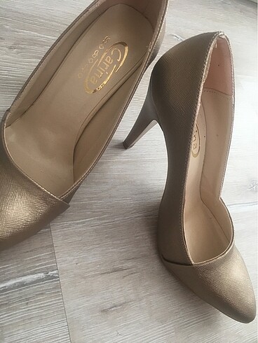 Zara Stilettoo