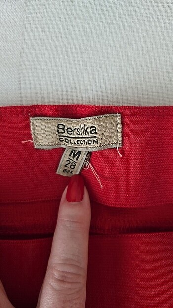 m Beden kırmızı Renk Kırmızı Etek