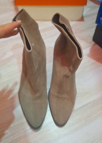 Bej Süet Kadın Topuklu Bot - Görsel 5