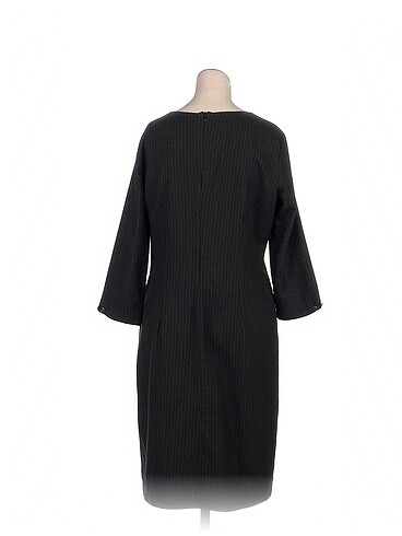 42 Beden PreLoved Kısa Elbise %70 İndirimli.