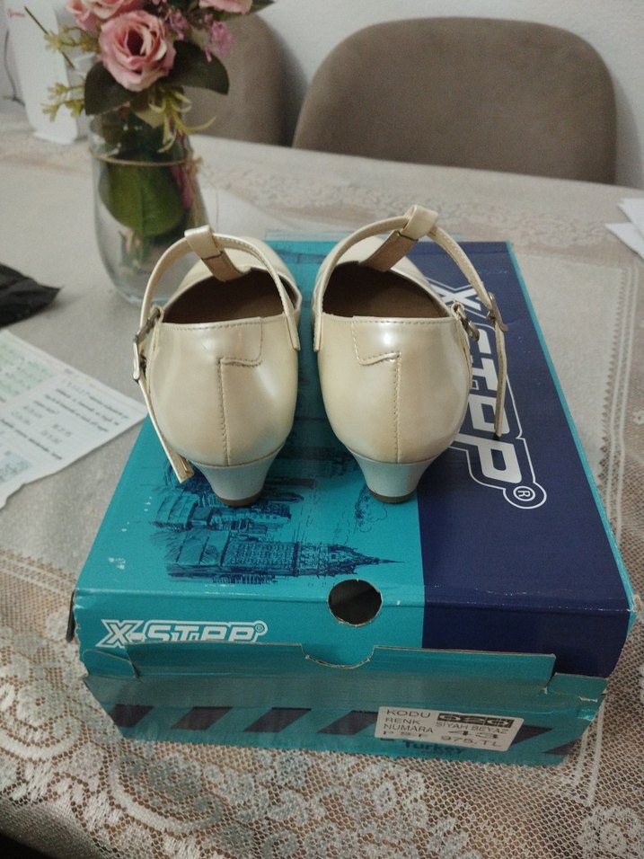 Kız Çocuk Beyaz Klasik Tokalı Ayakkabı - Görsel 4