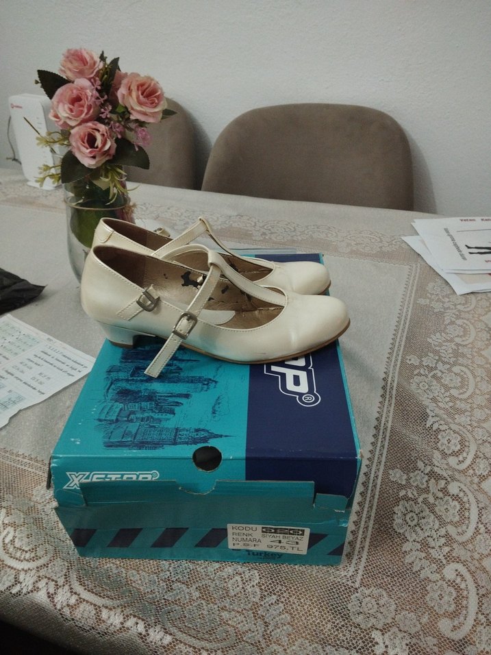 Kız Çocuk Beyaz Klasik Tokalı Ayakkabı - Görsel 2